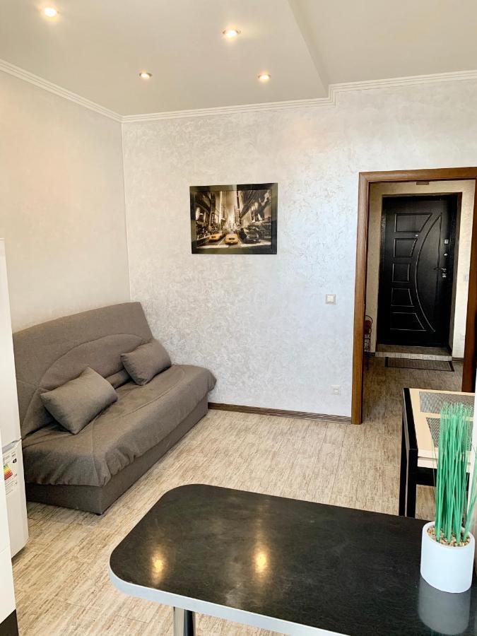 Apartment In Center Ivano Frankivsk Bagian luar foto